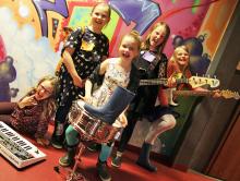 Stelpur rokka! Iceland skal samarbeide med LOUD – jentenes bandleir Norge om rockeleire for unge jenter. Foto: Stelpur rokka! Iceland.