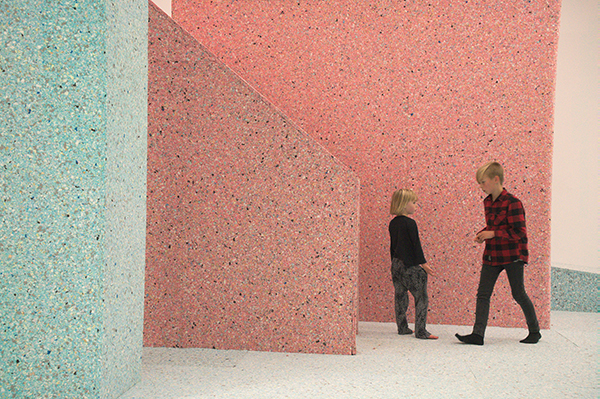 Brutalist Playground er et kunstprosjekt på Kunsthall Oslo, støttet av Norsk kulturfond. Foto Mounir Hammoumi kunstnere Assemble og Simon Terrill