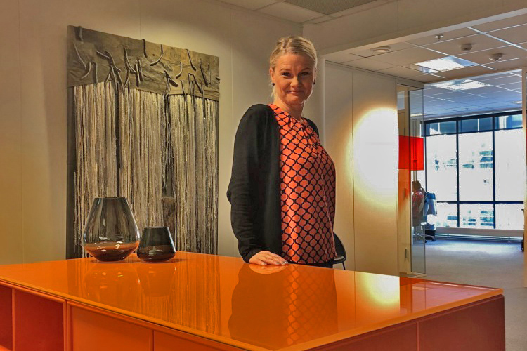 Monica Larsson leder kulturøkonomiprosjektet. Her fra Kulturrådets kontor i Bodø. Foto: Vigdis Sjelmo