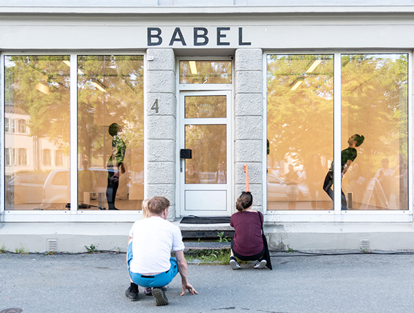 BABEL visningsrom for kunst er et kunstnerdrevet rom i Trondheim, etablert av stiftelsen Lademoen kunstnerverksteder. De fikk tilskudd fra ordningen for arrangørstøtte visuell kunst i 2021. (Foto: Susann Jamtøy/BABEL)