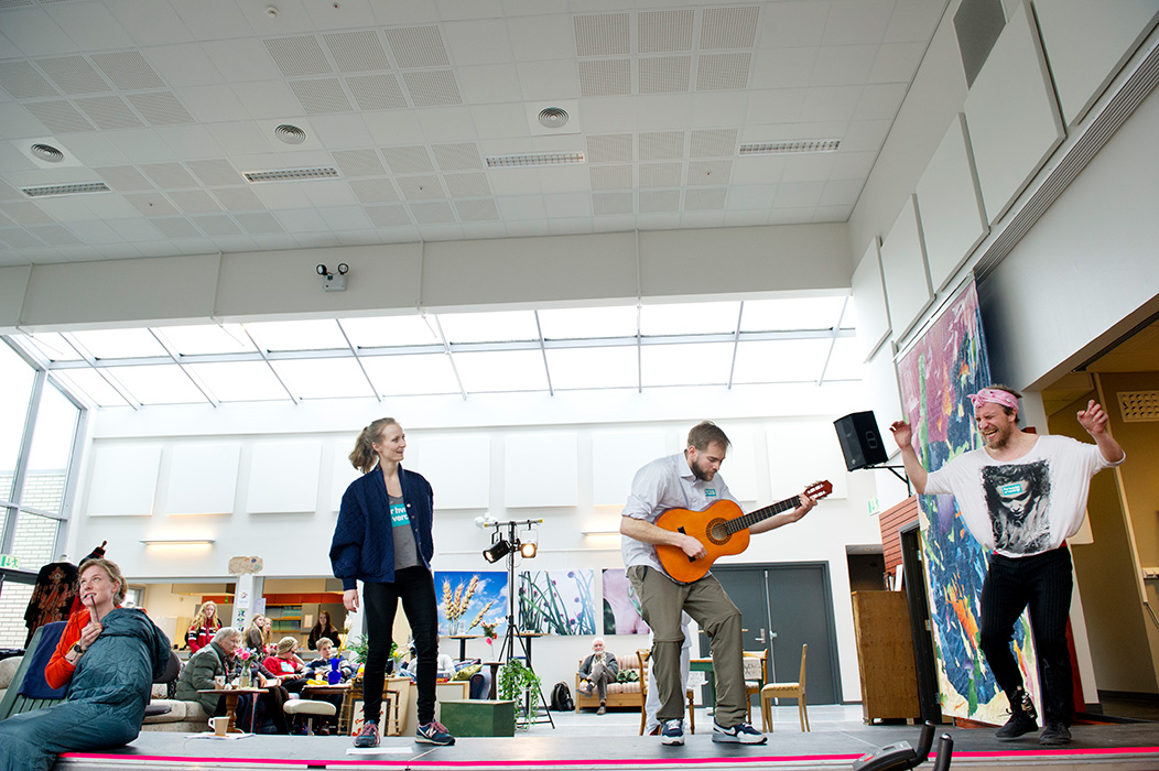 Improvisert blueskonsert med Jussi Salminen, Hanna Gjermundrød og Jussi Salminen. Foto Ingun A. Mæhlum