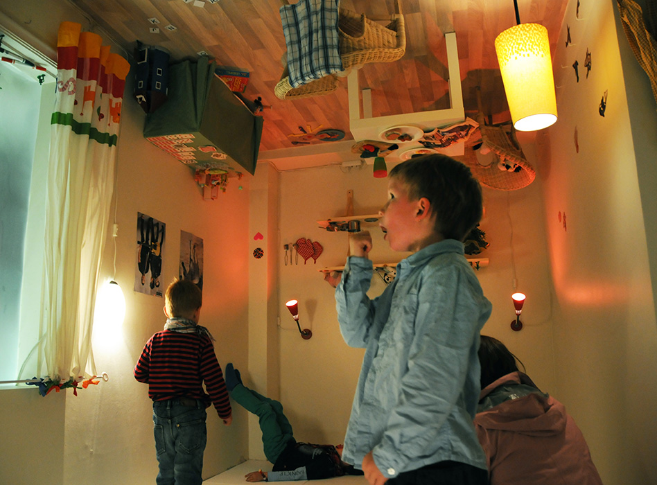 Opp ned rommet av Kirsti van Hoegee Kosmo. Foto: Maria Sørlie Berntsen