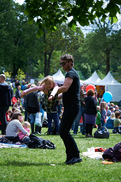 Publikum danser, Foto: Anders Bergersen