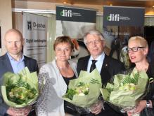 De tre finalistene sammen med statsråd Rigmor Aaserud. <br>Foto: Harald Skeie