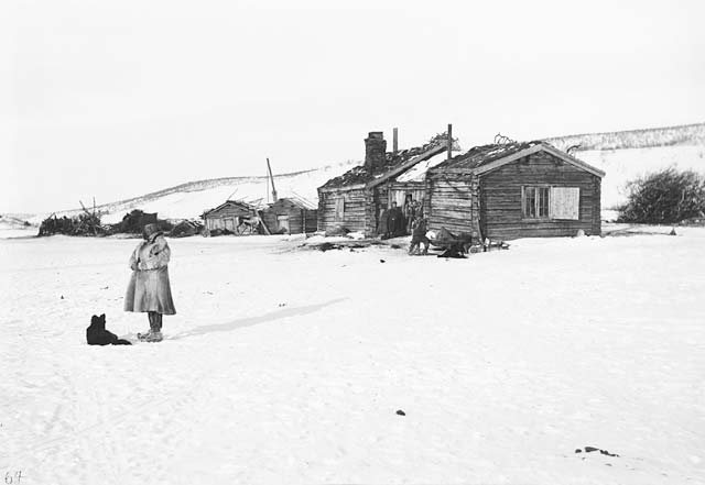 En gård i Autzie. Foto: Sophus Tromholt 1882/83 / Universitetsbiblioteket i Bergen